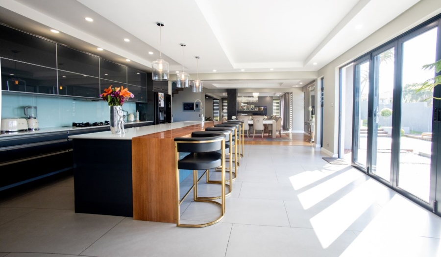 To Let 5 Bedroom Property for Rent in Nahoon Beach Eastern Cape